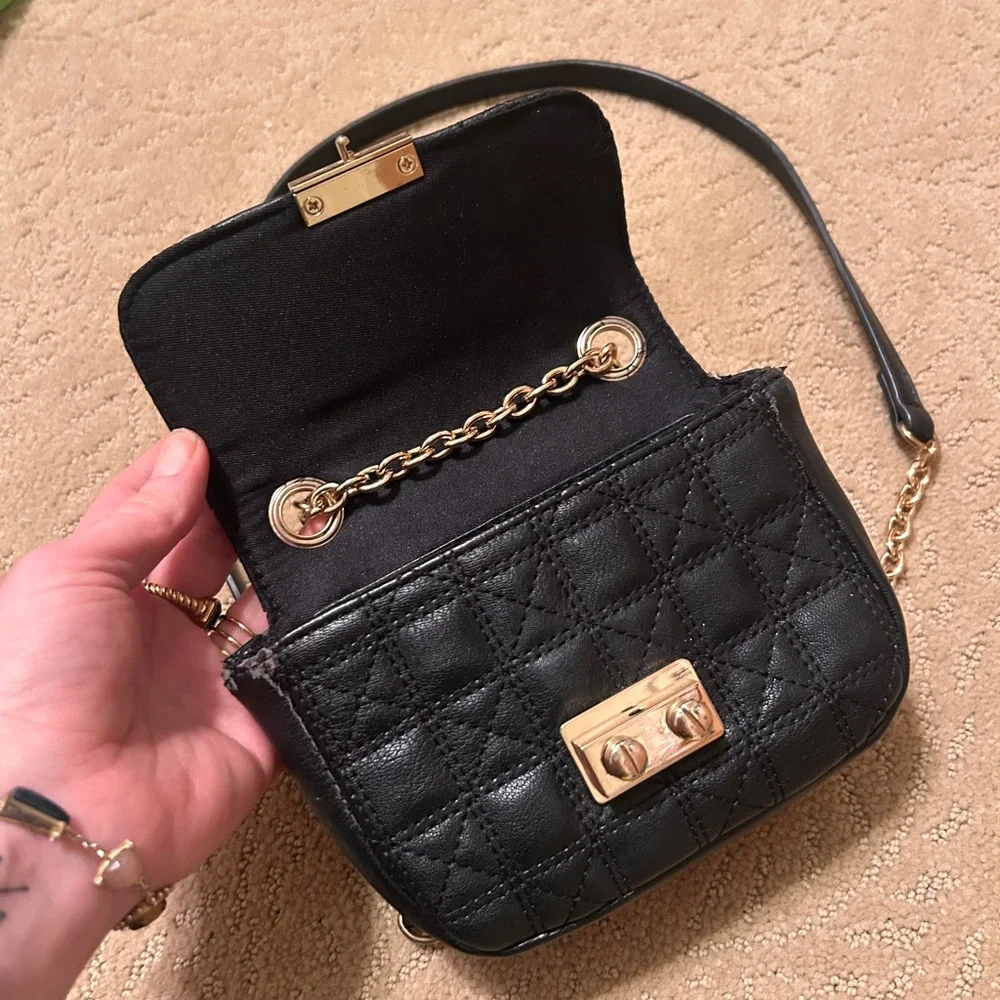 Elegant Black Quilted Leather Gold Chain Link Strap Crossbody Purse